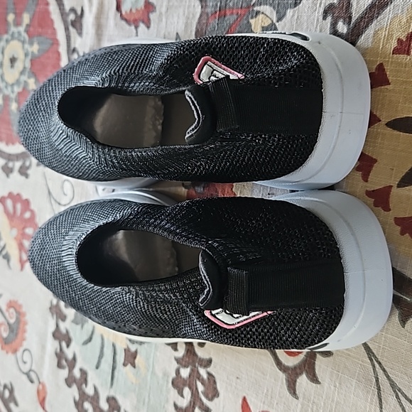 Stretchy mesh breathable slip on tennis shoes sz.7.5 or 38 - Picture 3 of 5
